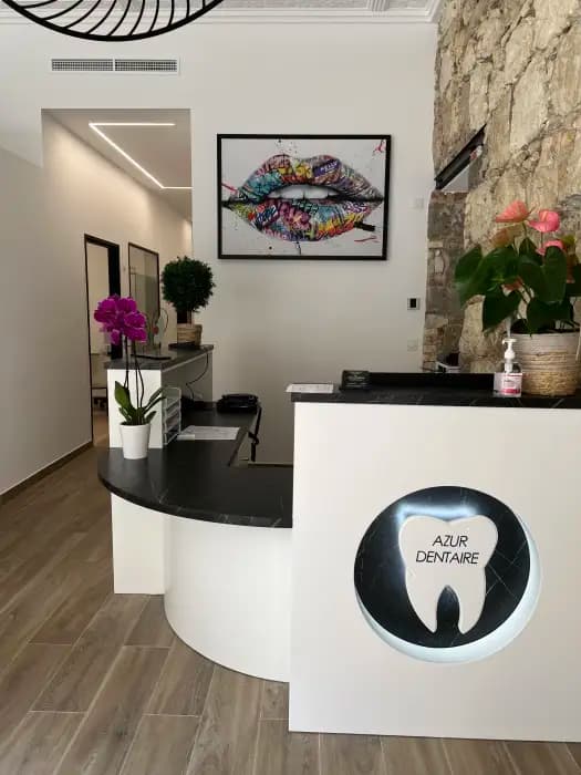 Intérieur moderne d'Azur Dentaire